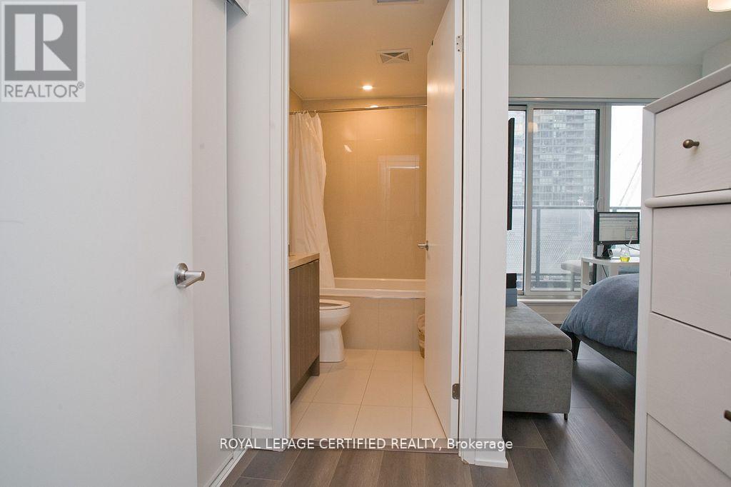 1905 - 125 Blue Jays Way, Toronto, Ontario  M5V 0N5 - Photo 11 - C13701222