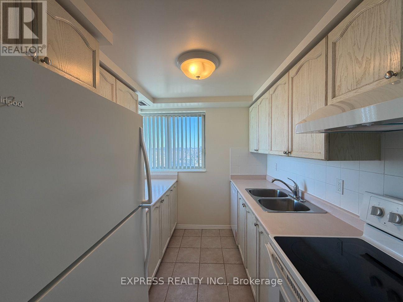 Lph07 - 39 Pemberton Avenue, Toronto, Ontario  M2M 4L6 - Photo 3 - C13701236