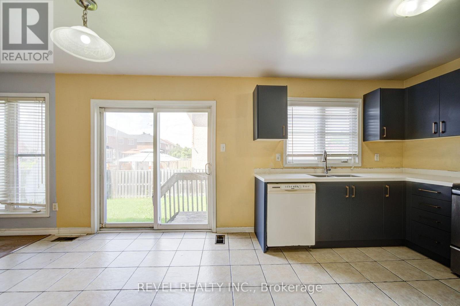 112 Rouge River Drive, Toronto, Ontario  M1B 6G1 - Photo 17 - E13701252