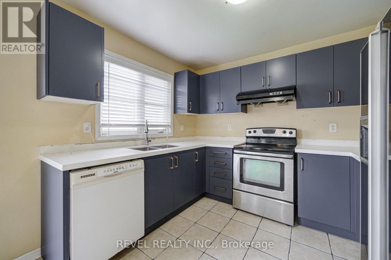 112 Rouge River Drive, Toronto, Ontario  M1B 6G1 - Photo 18 - E13701252