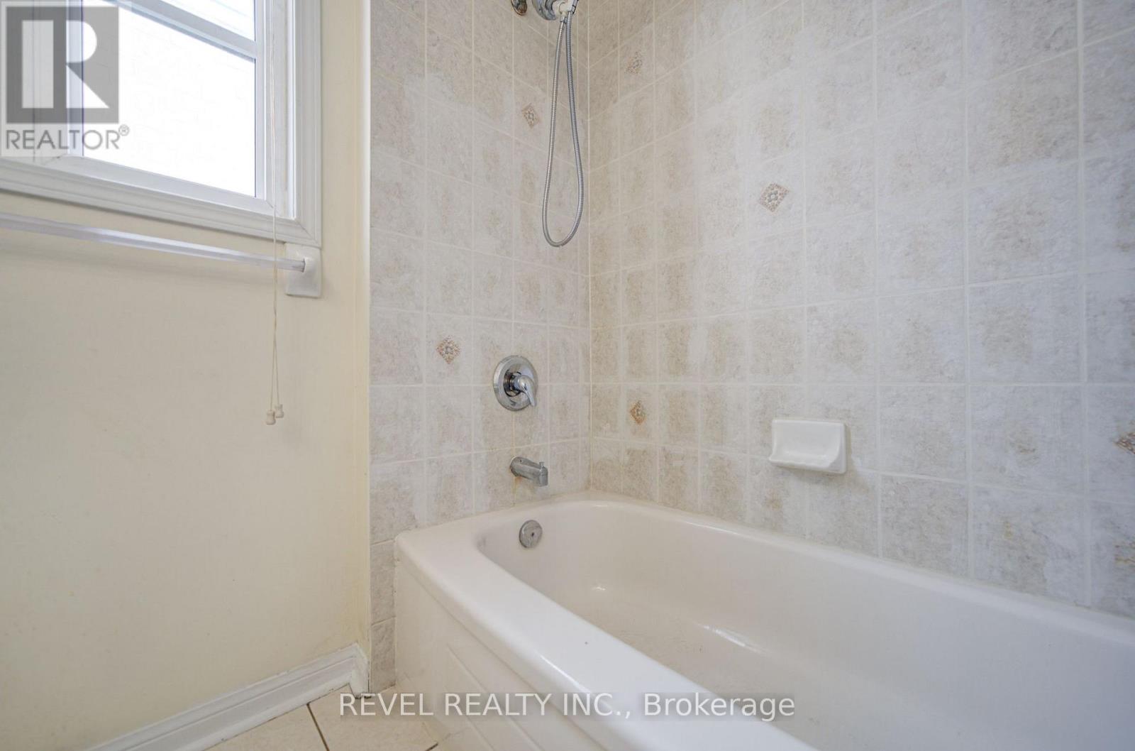 112 Rouge River Drive, Toronto, Ontario  M1B 6G1 - Photo 27 - E13701252