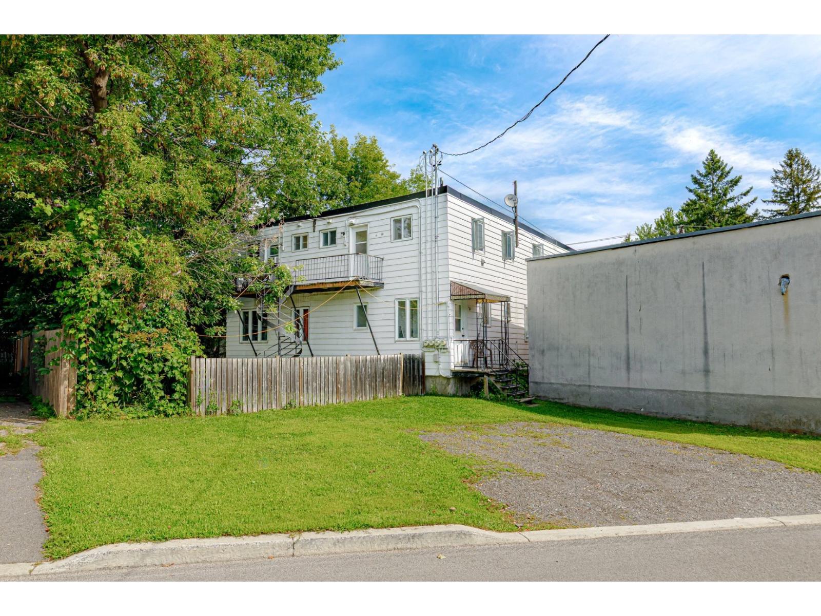 7-7C Rue Brazeau Sainte-Thérèse Quebec Canada J7E3P3 5