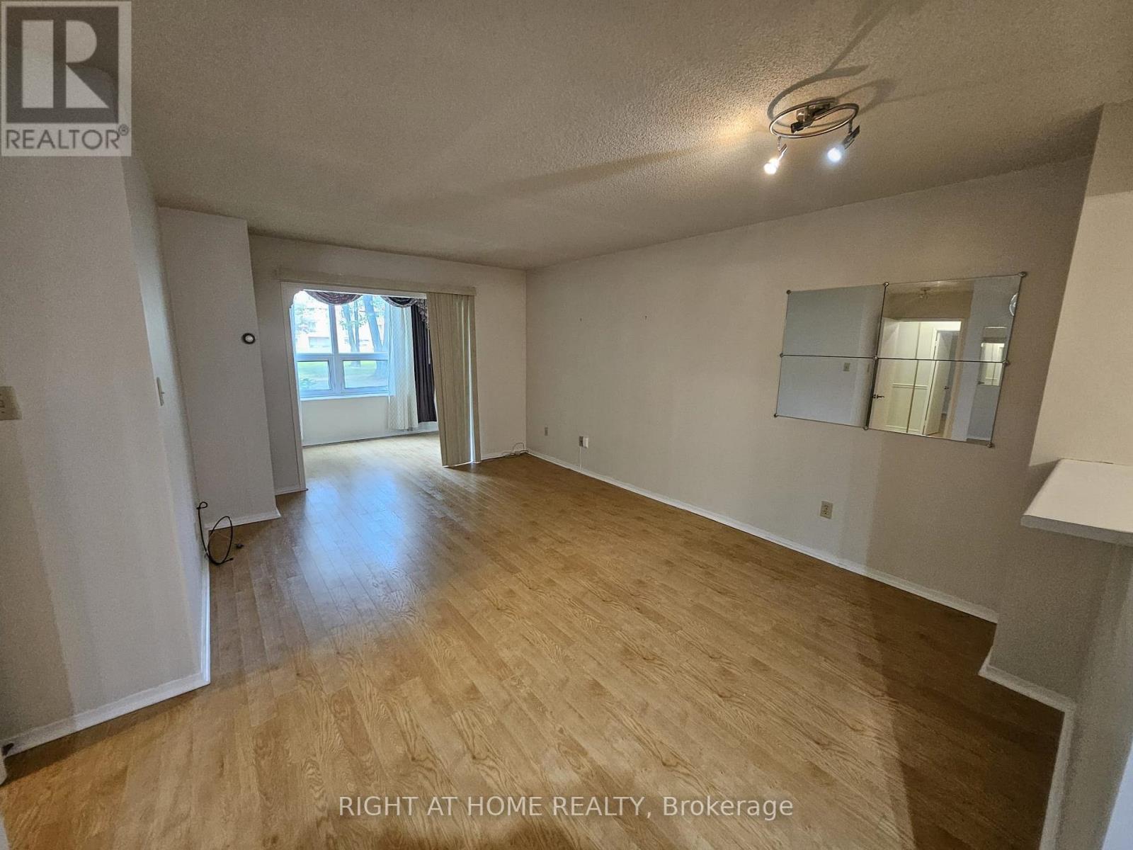111 - 326 MAJOR MACKENZIE DRIVE E
