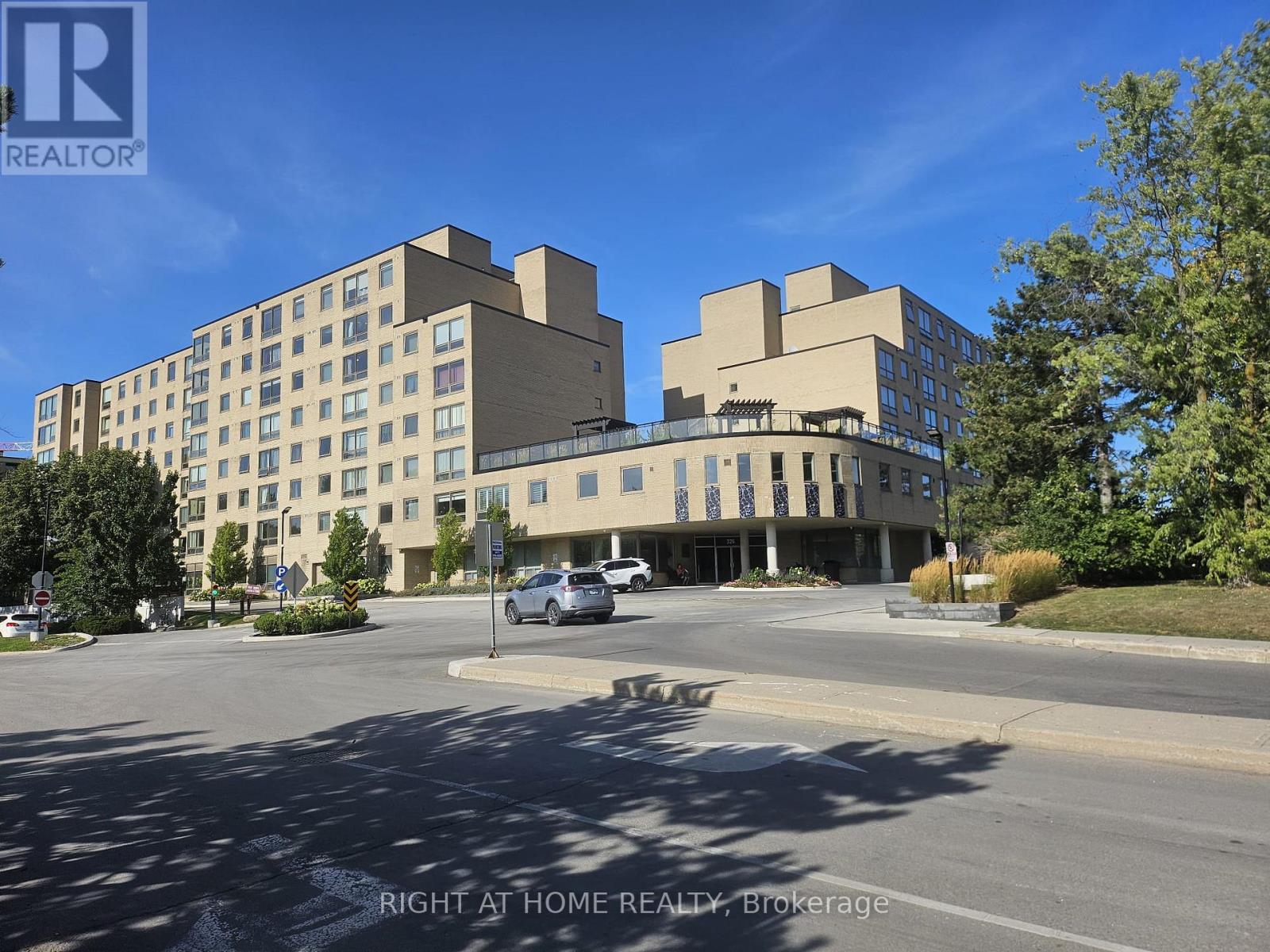 111 - 326 Major Mackenzie Drive E, Richmond Hill, Ontario  L4C 8T4 - Photo 2 - N13701136
