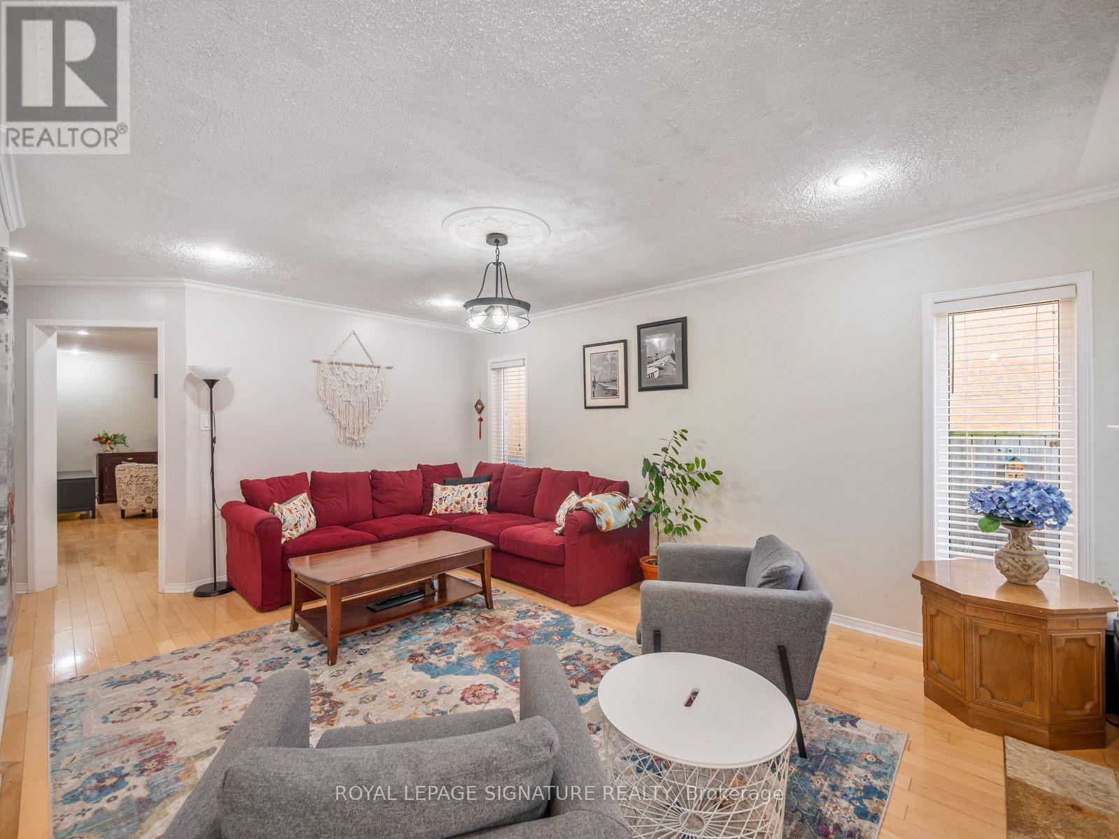 26 Tomscot Avenue, Richmond Hill, Ontario  L4E 4M2 - Photo 10 - N13701230