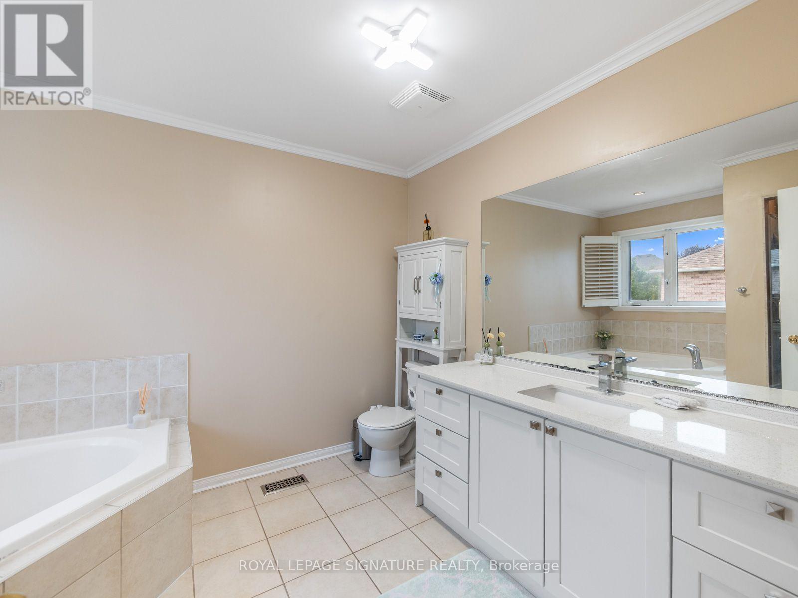 26 Tomscot Avenue, Richmond Hill, Ontario  L4E 4M2 - Photo 19 - N13701230