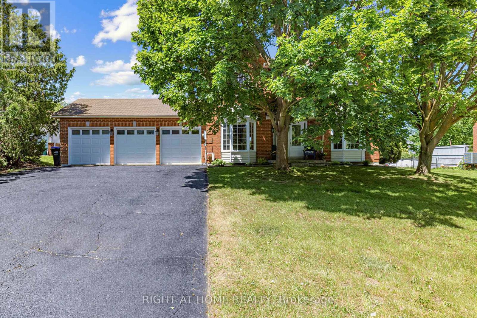 2114 HUGHES DRIVE, Innisfil, Ontario