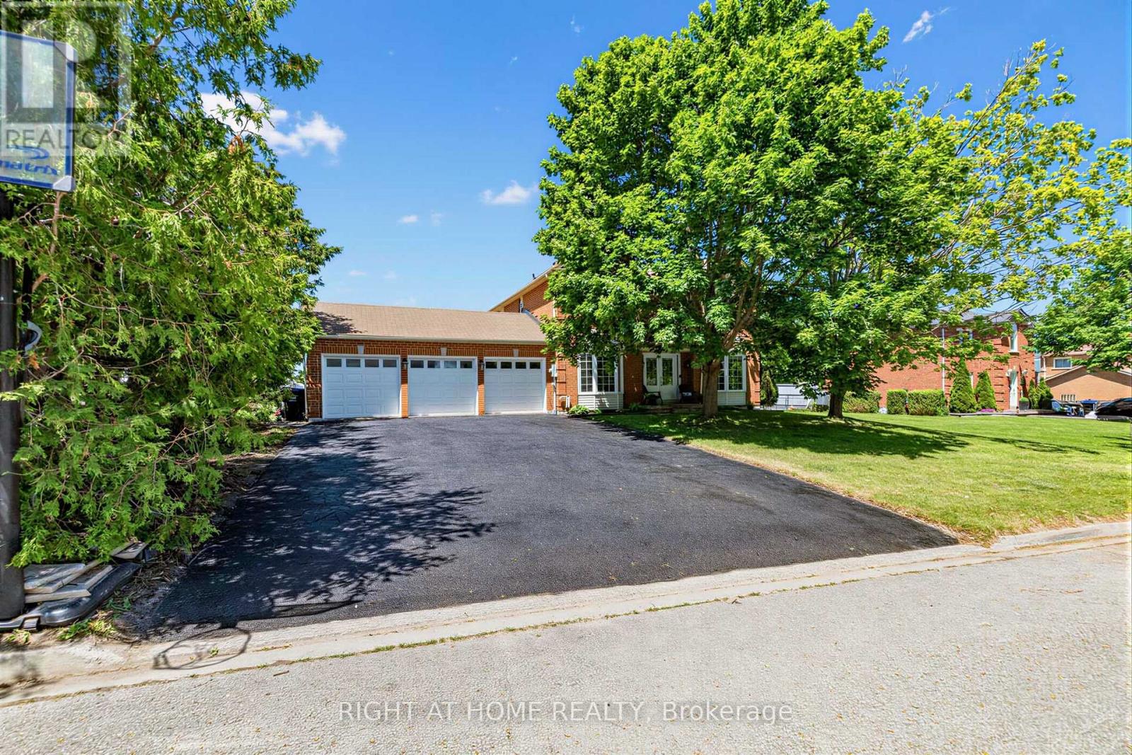 2114 Hughes Drive, Innisfil, Ontario  L0L 1R0 - Photo 2 - N13701296