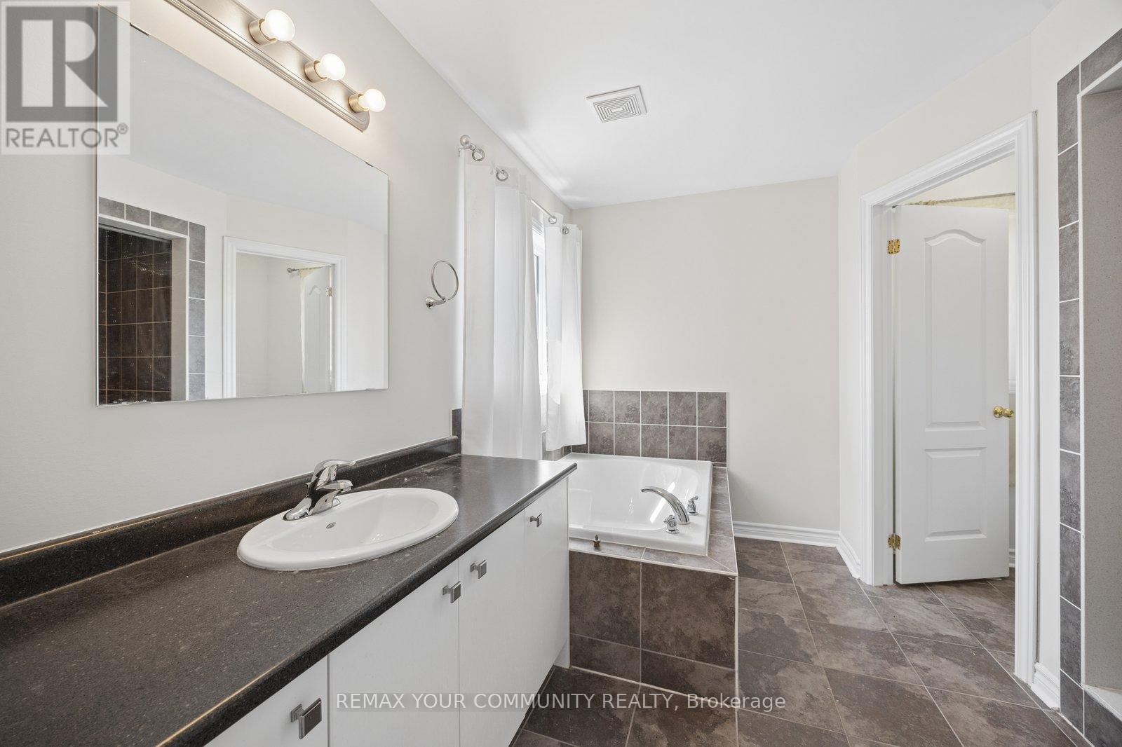 905 Greenhill Avenue, Oshawa, Ontario L1K 0X9 - Photo 10 - E13696494