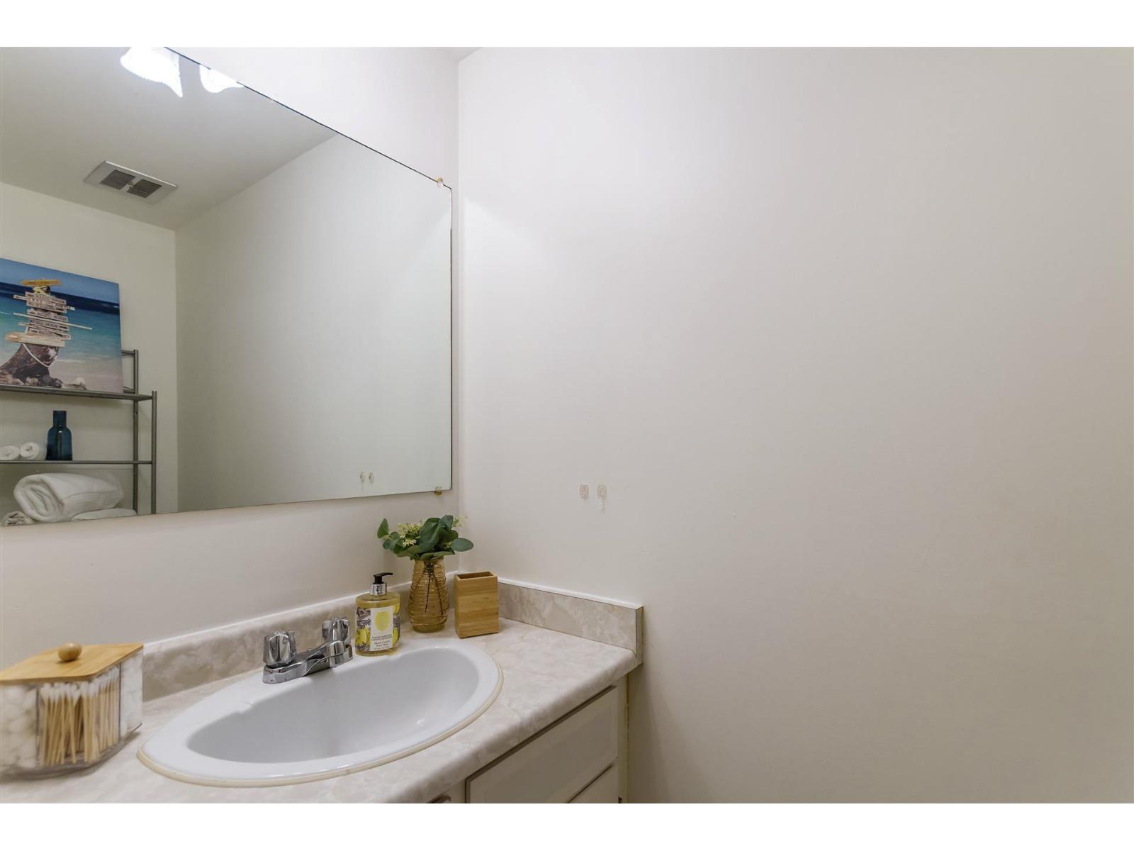 108 1561 Vidal Street, White Rock, British Columbia  V4B 5A7 - Photo 11 - R3157864