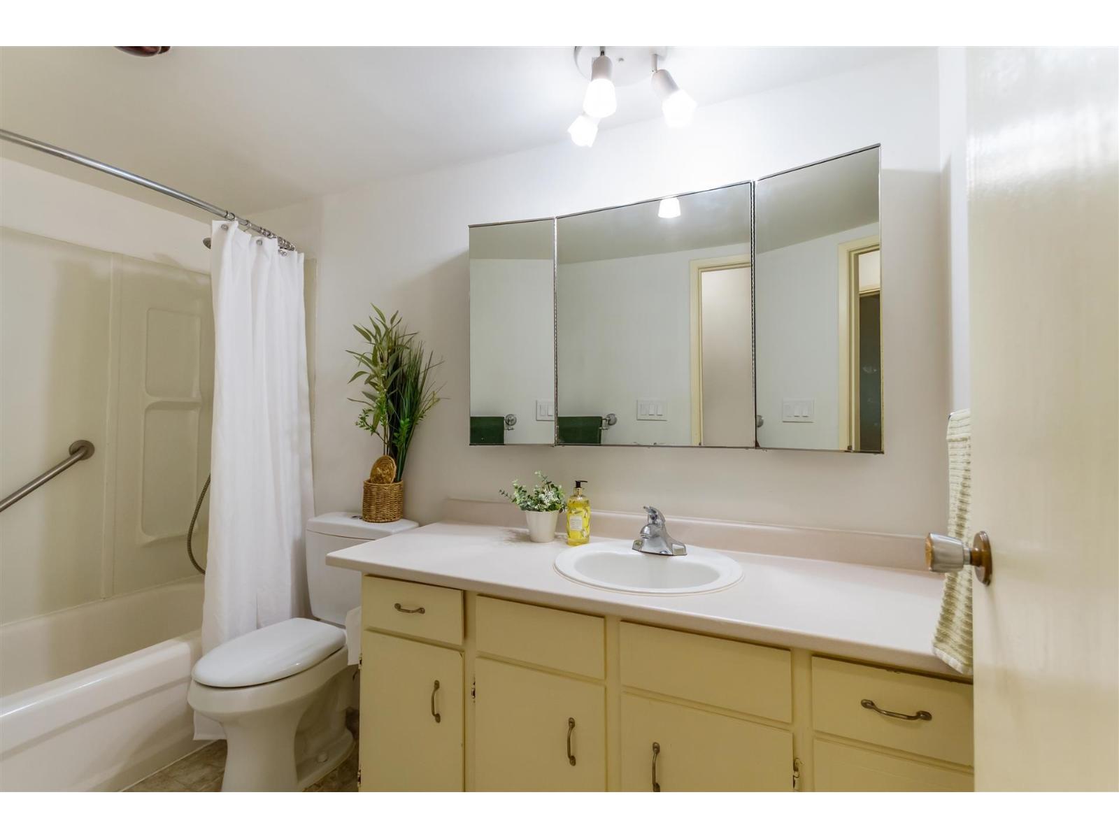 108 1561 Vidal Street, White Rock, British Columbia  V4B 5A7 - Photo 13 - R3157864