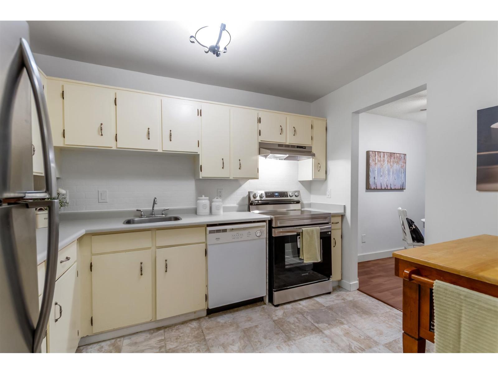 108 1561 Vidal Street, White Rock, British Columbia  V4B 5A7 - Photo 4 - R3157864