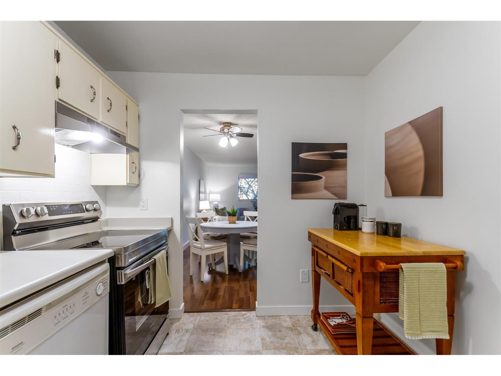 108 1561 Vidal Street, White Rock, British Columbia  V4B 5A7 - Photo 5 - R3157864