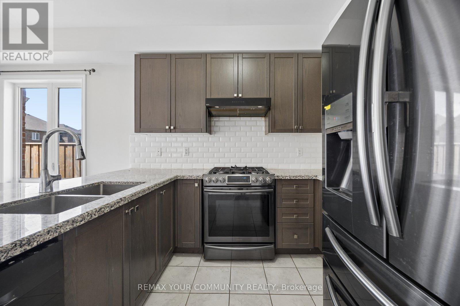 905 Greenhill Avenue, Oshawa, Ontario L1K 0X9 - Photo 4 - E13696494
