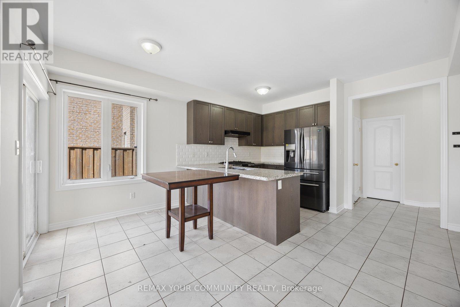 905 Greenhill Avenue, Oshawa, Ontario L1K 0X9 - Photo 5 - E13696494