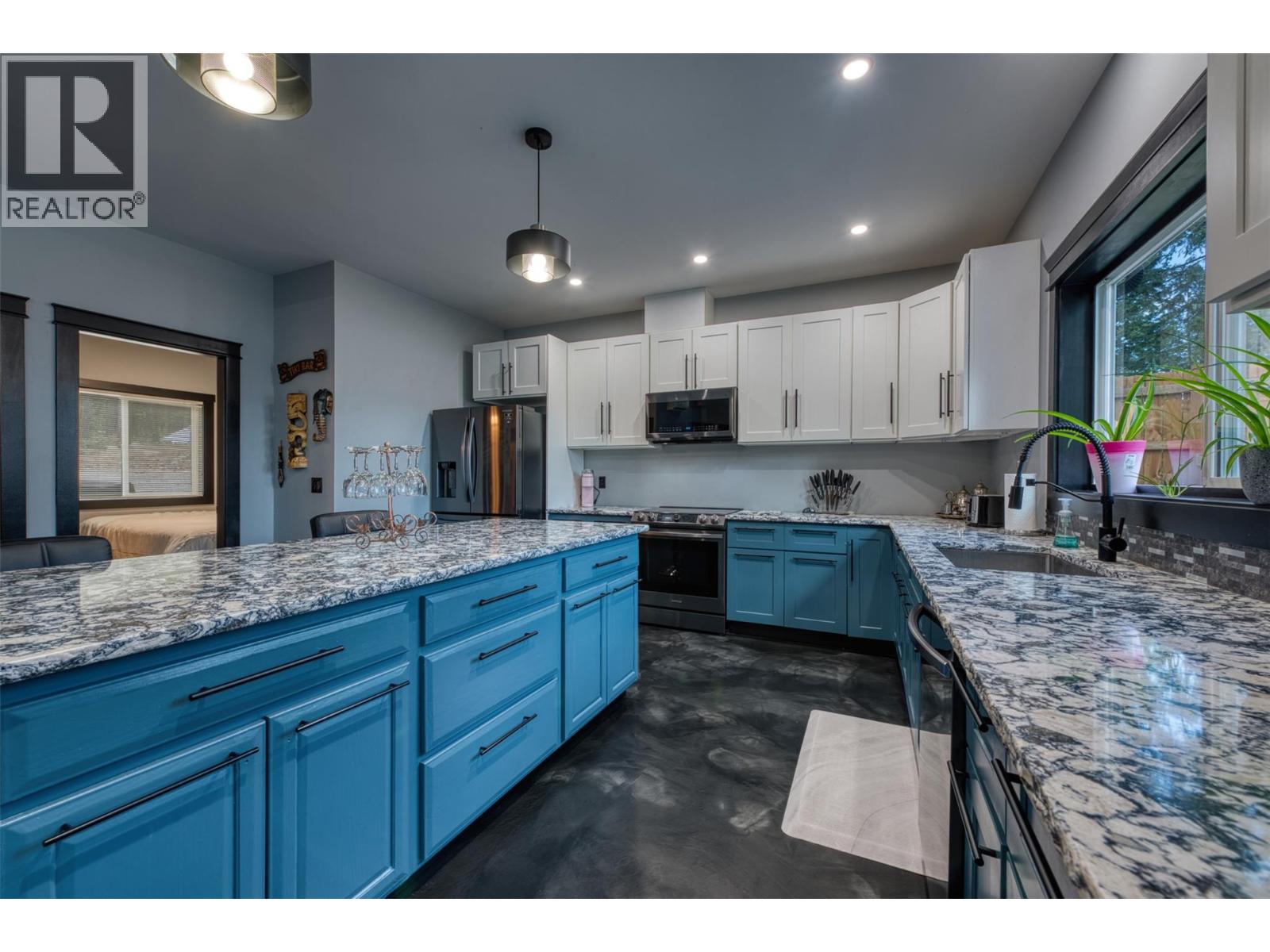 10795 Westshore Road, Vernon, British Columbia  V1H 2C3 - Photo 4 - 10398170