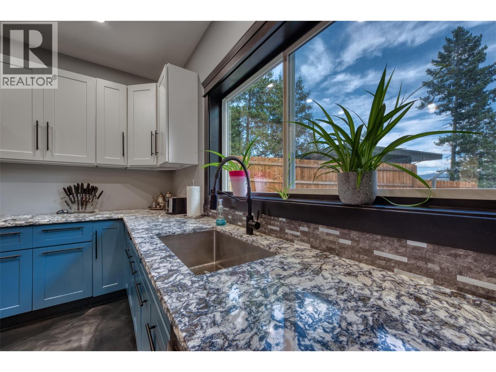 10795 Westshore Road, Vernon, British Columbia  V1H 2C3 - Photo 6 - 10398170