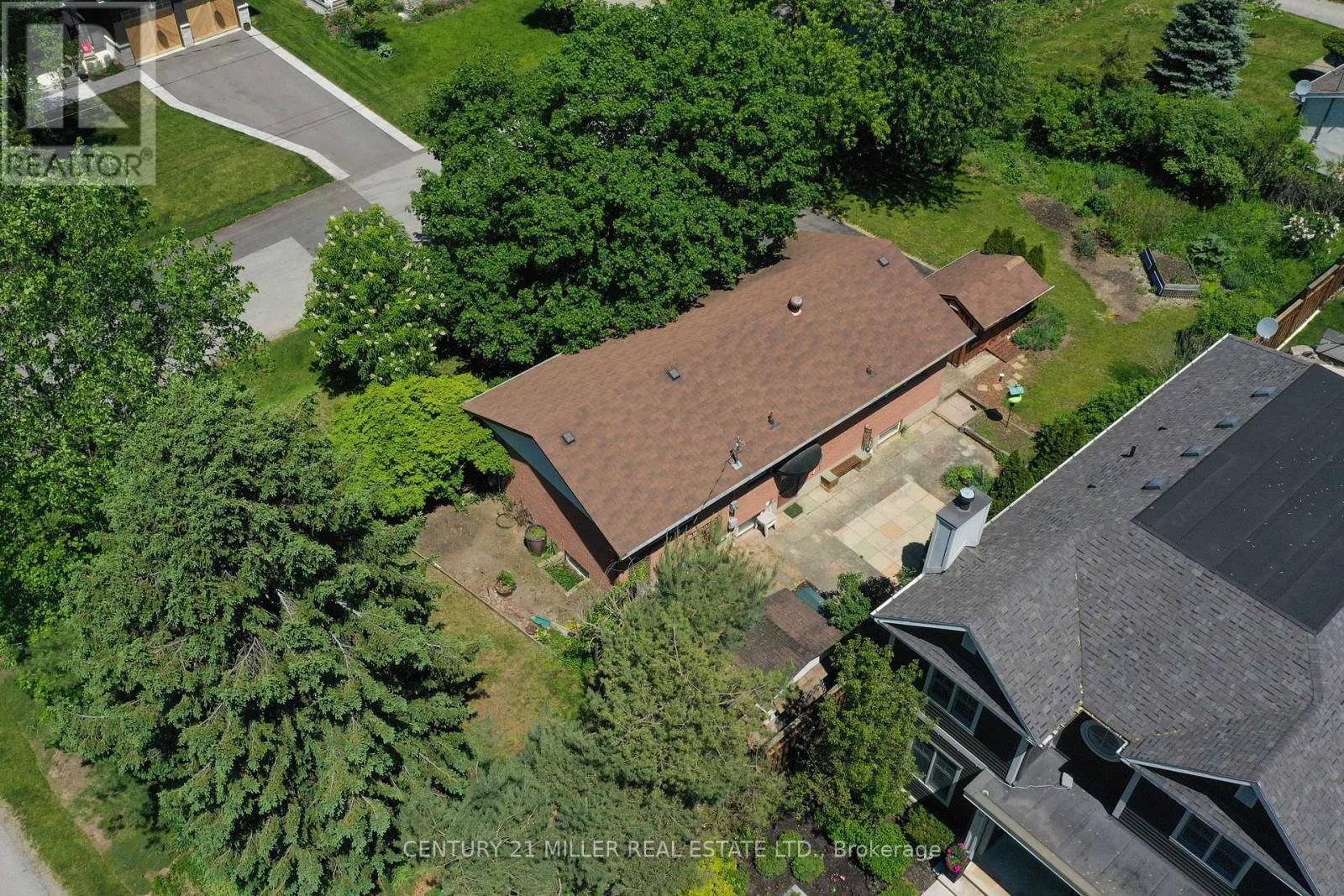 1304 Avon Crescent, Oakville, Ontario  L6J 2T7 - Photo 3 - W13701134
