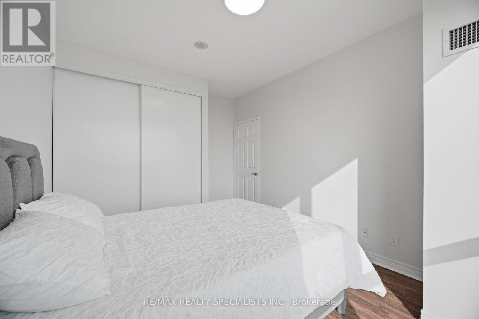 Ph 7 - 339 Rathburn Road W, Mississauga, Ontario  L5B 0K6 - Photo 26 - W13701196