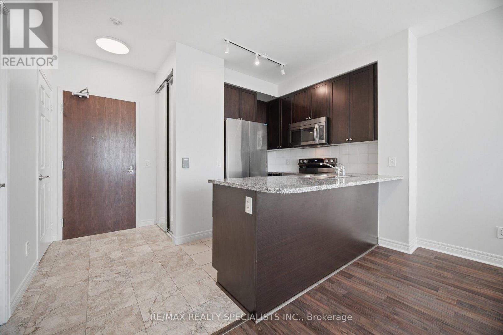 Ph 7 - 339 Rathburn Road W, Mississauga, Ontario  L5B 0K6 - Photo 7 - W13701196