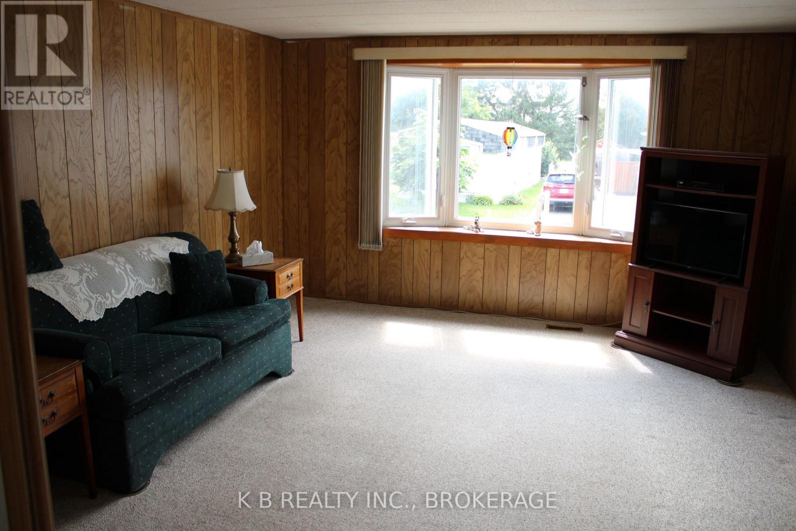 6 Cedar Street W, Greater Napanee, Ontario  K7R 3L1 - Photo 5 - X12864204