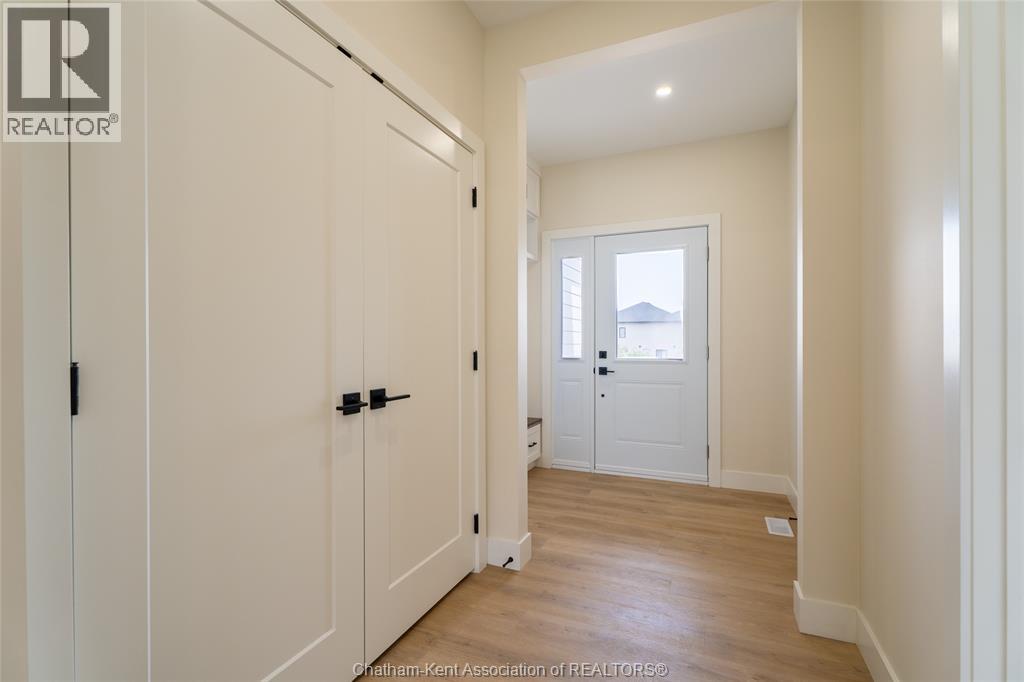 56 Lantern Lane, Chatham, Ontario  N7M 0V9 - Photo 4 - 26020439
