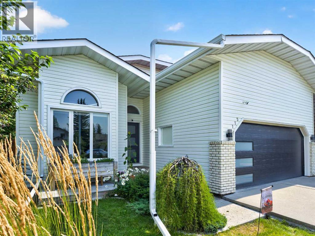 115 Wood Valley Court Sw, Calgary, Alberta  T2W 5S4 - Photo 2 - A2338304
