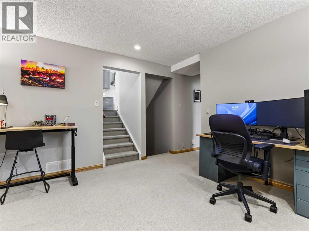115 Wood Valley Court Sw, Calgary, Alberta  T2W 5S4 - Photo 35 - A2338304