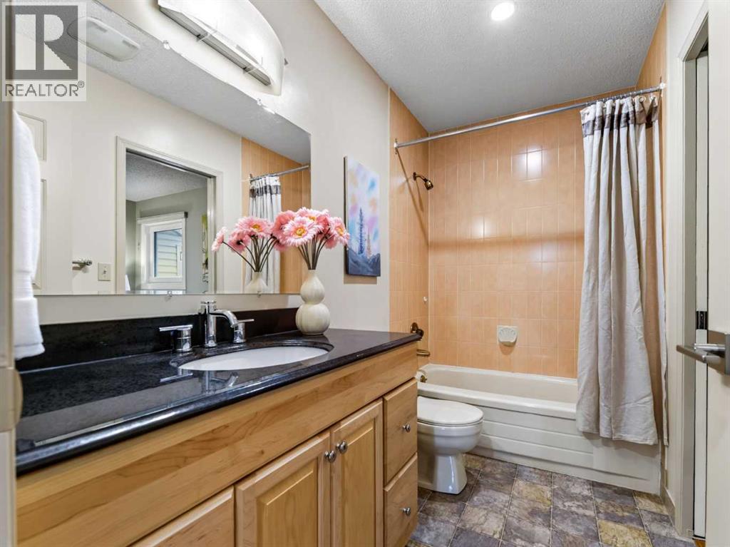 115 Wood Valley Court Sw, Calgary, Alberta  T2W 5S4 - Photo 34 - A2338304