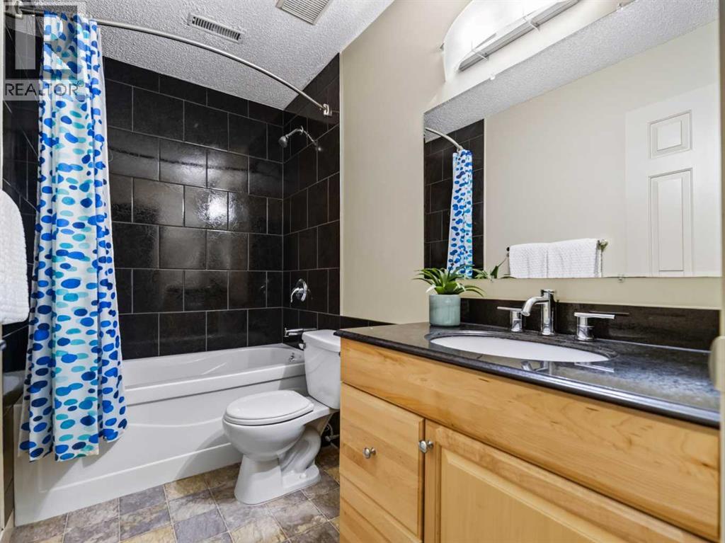 115 Wood Valley Court Sw, Calgary, Alberta  T2W 5S4 - Photo 37 - A2338304