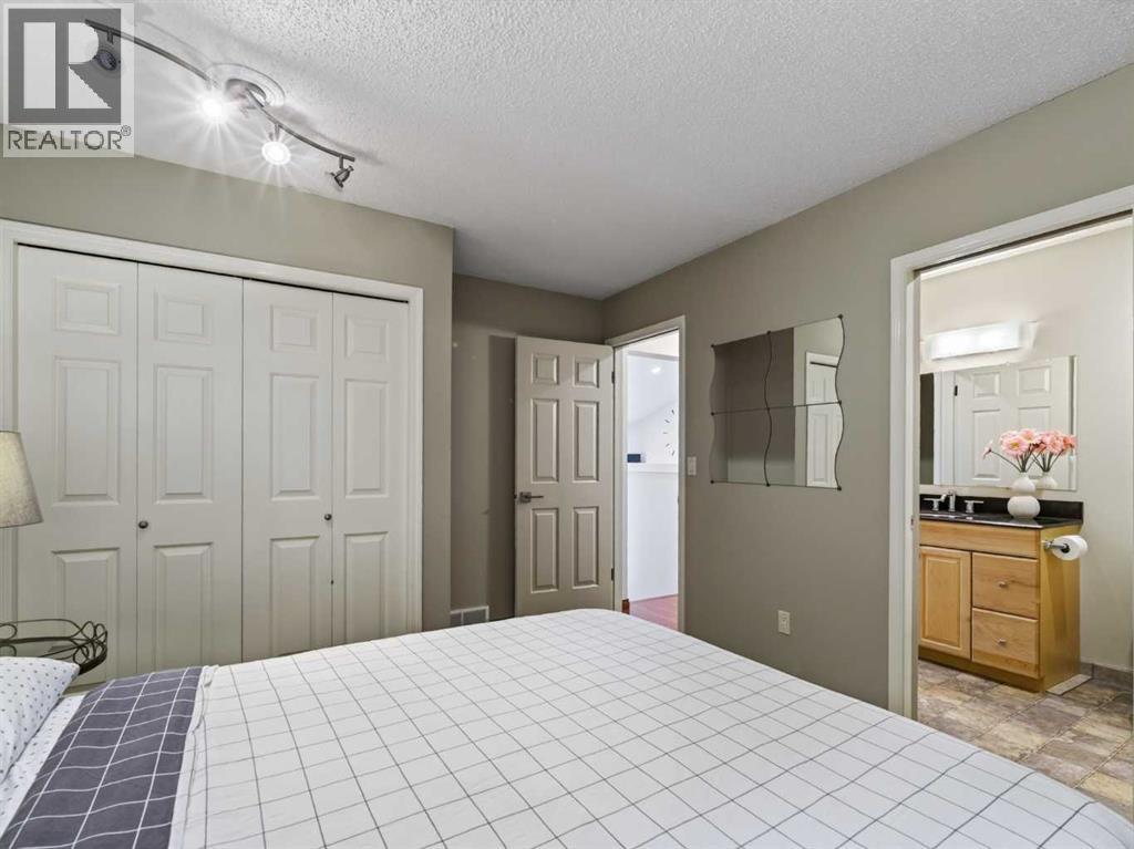 115 Wood Valley Court Sw, Calgary, Alberta  T2W 5S4 - Photo 33 - A2338304