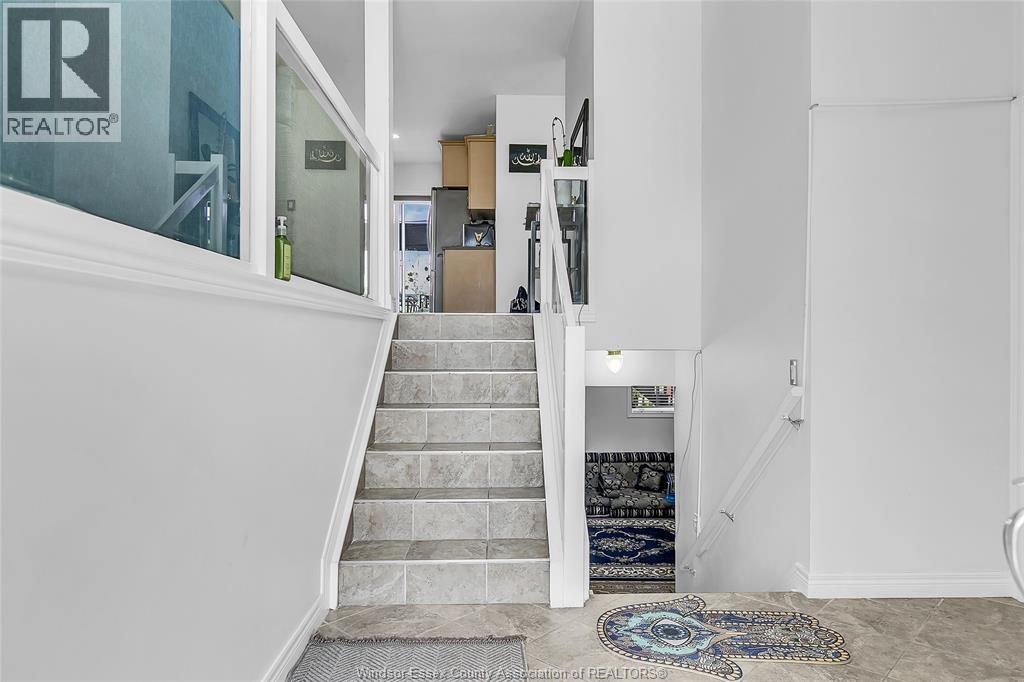 692 Dynasty, Windsor, Ontario  N9G 2X9 - Photo 3 - 26020480