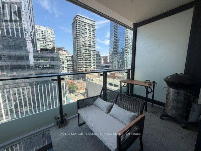 1001 - 224 King Street W, Toronto, Ontario  M5H 0A6 - Photo 15 - C13701290