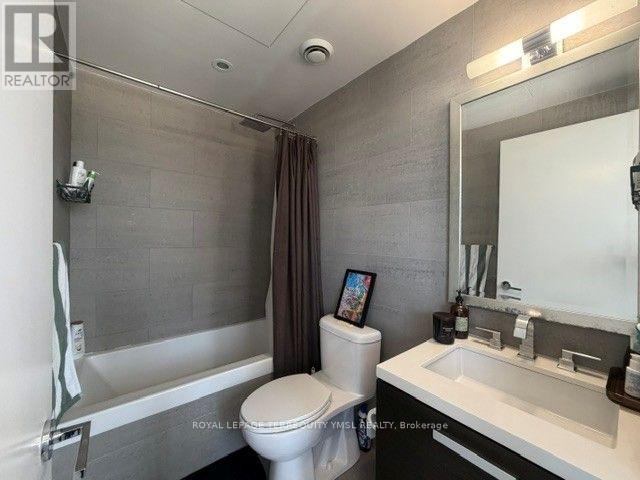 1001 - 224 King Street W, Toronto, Ontario  M5H 0A6 - Photo 8 - C13701290
