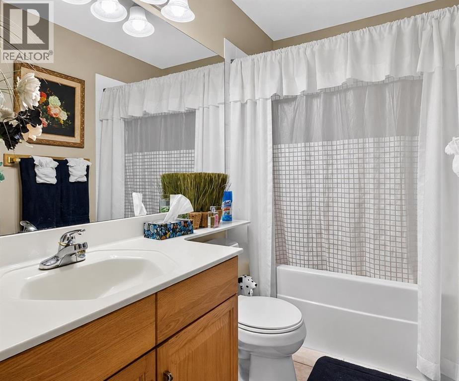 44 Strathlea Close SW, Calgary, Alberta  T3H 5C6 - Photo 16 - A2338189