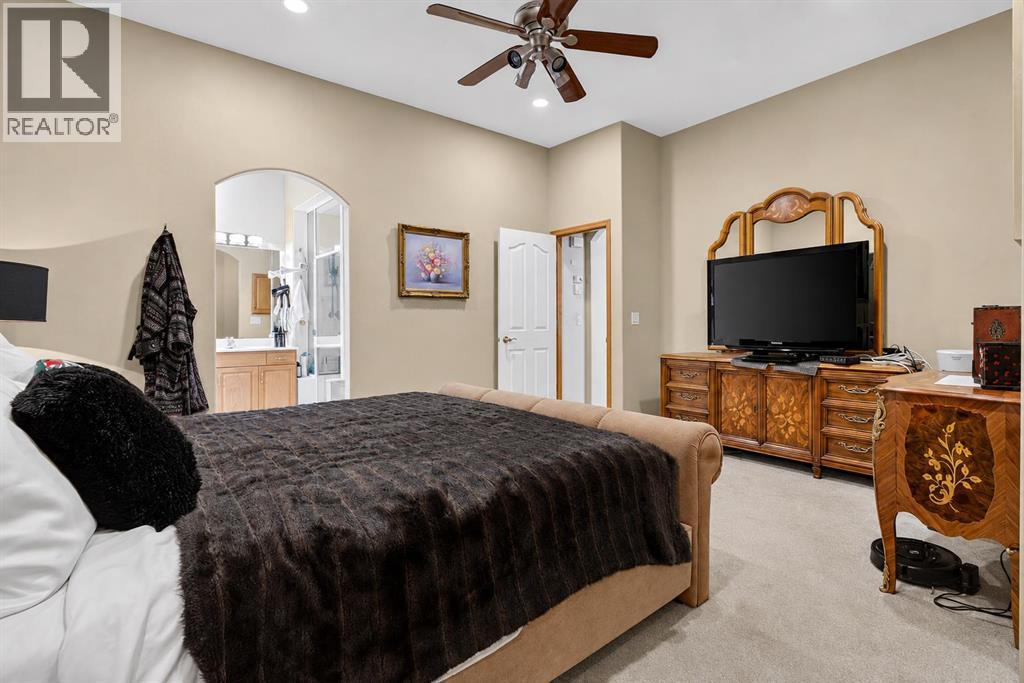 44 Strathlea Close SW, Calgary, Alberta  T3H 5C6 - Photo 18 - A2338189