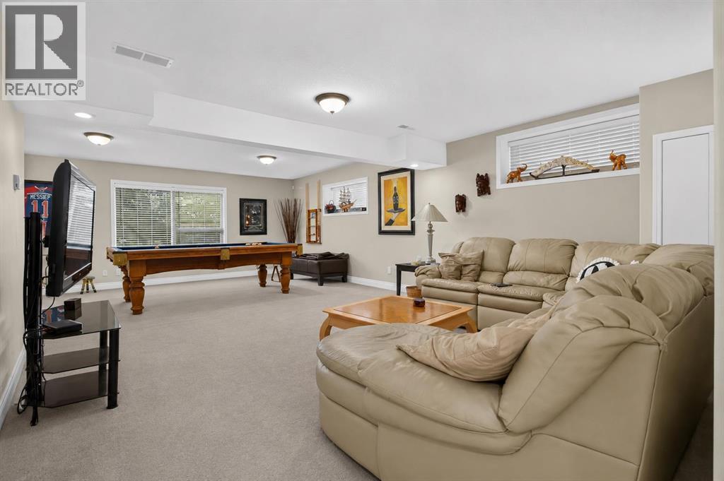 44 Strathlea Close SW, Calgary, Alberta  T3H 5C6 - Photo 27 - A2338189