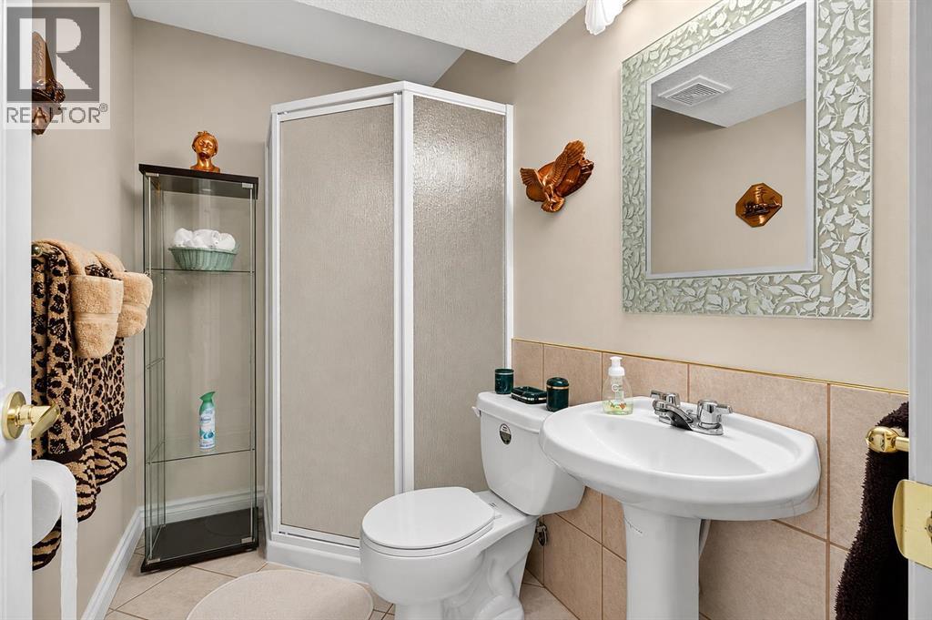 44 Strathlea Close SW, Calgary, Alberta  T3H 5C6 - Photo 29 - A2338189