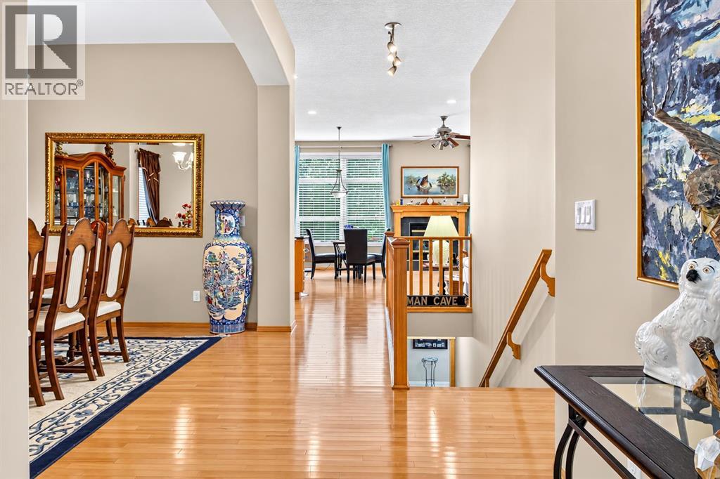 44 Strathlea Close SW, Calgary, Alberta  T3H 5C6 - Photo 3 - A2338189