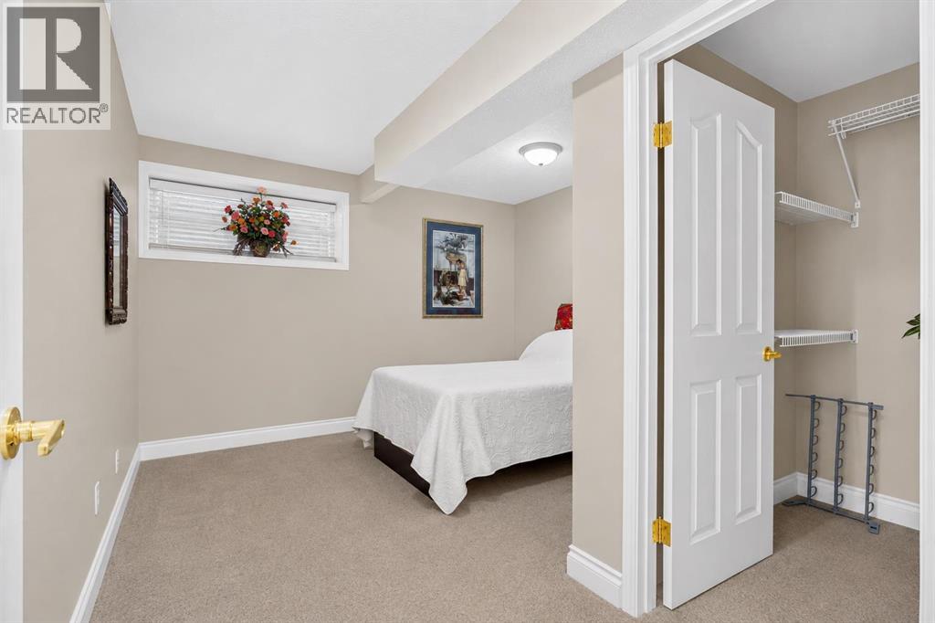 44 Strathlea Close SW, Calgary, Alberta  T3H 5C6 - Photo 31 - A2338189