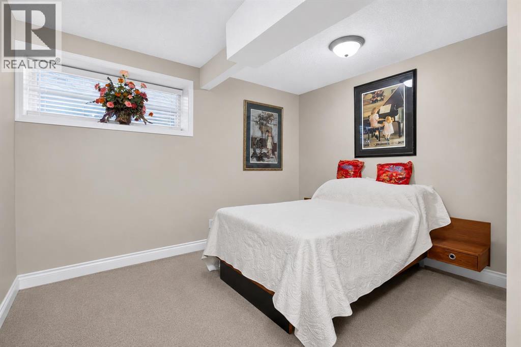 44 Strathlea Close SW, Calgary, Alberta  T3H 5C6 - Photo 32 - A2338189
