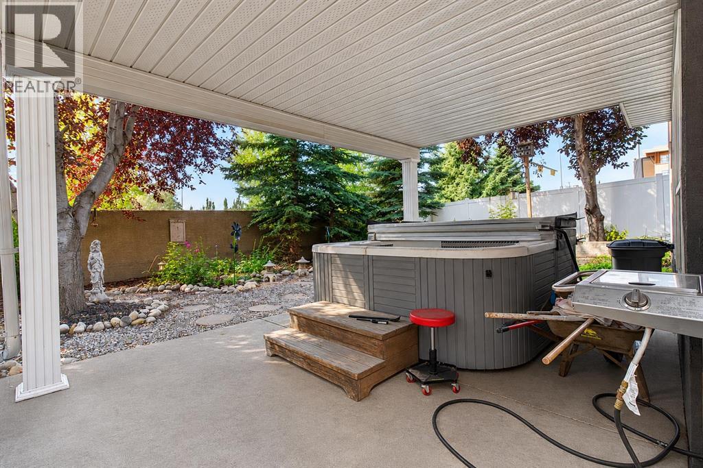44 Strathlea Close SW, Calgary, Alberta  T3H 5C6 - Photo 35 - A2338189