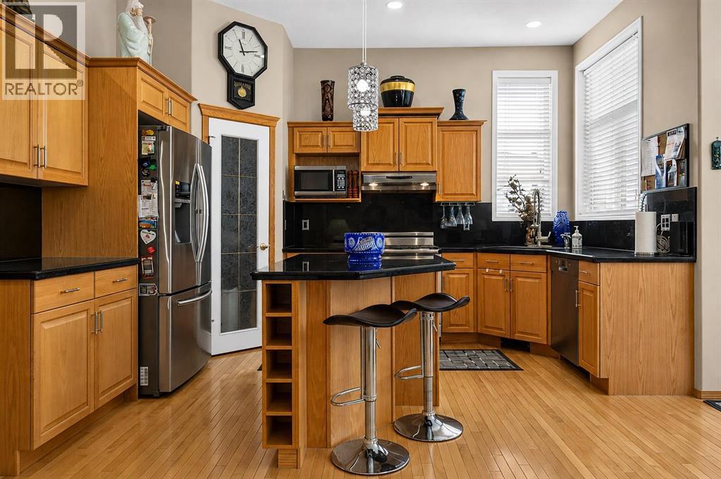 44 Strathlea Close SW, Calgary, Alberta  T3H 5C6 - Photo 5 - A2338189