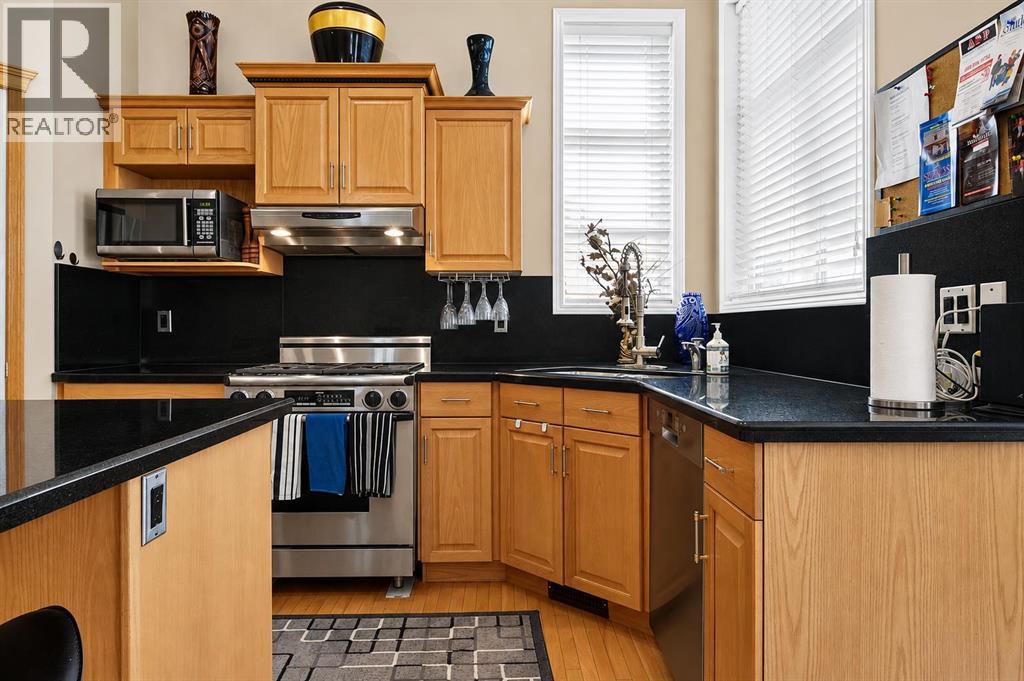 44 Strathlea Close SW, Calgary, Alberta  T3H 5C6 - Photo 6 - A2338189