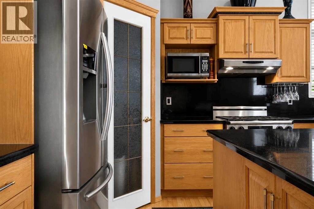44 Strathlea Close SW, Calgary, Alberta  T3H 5C6 - Photo 7 - A2338189