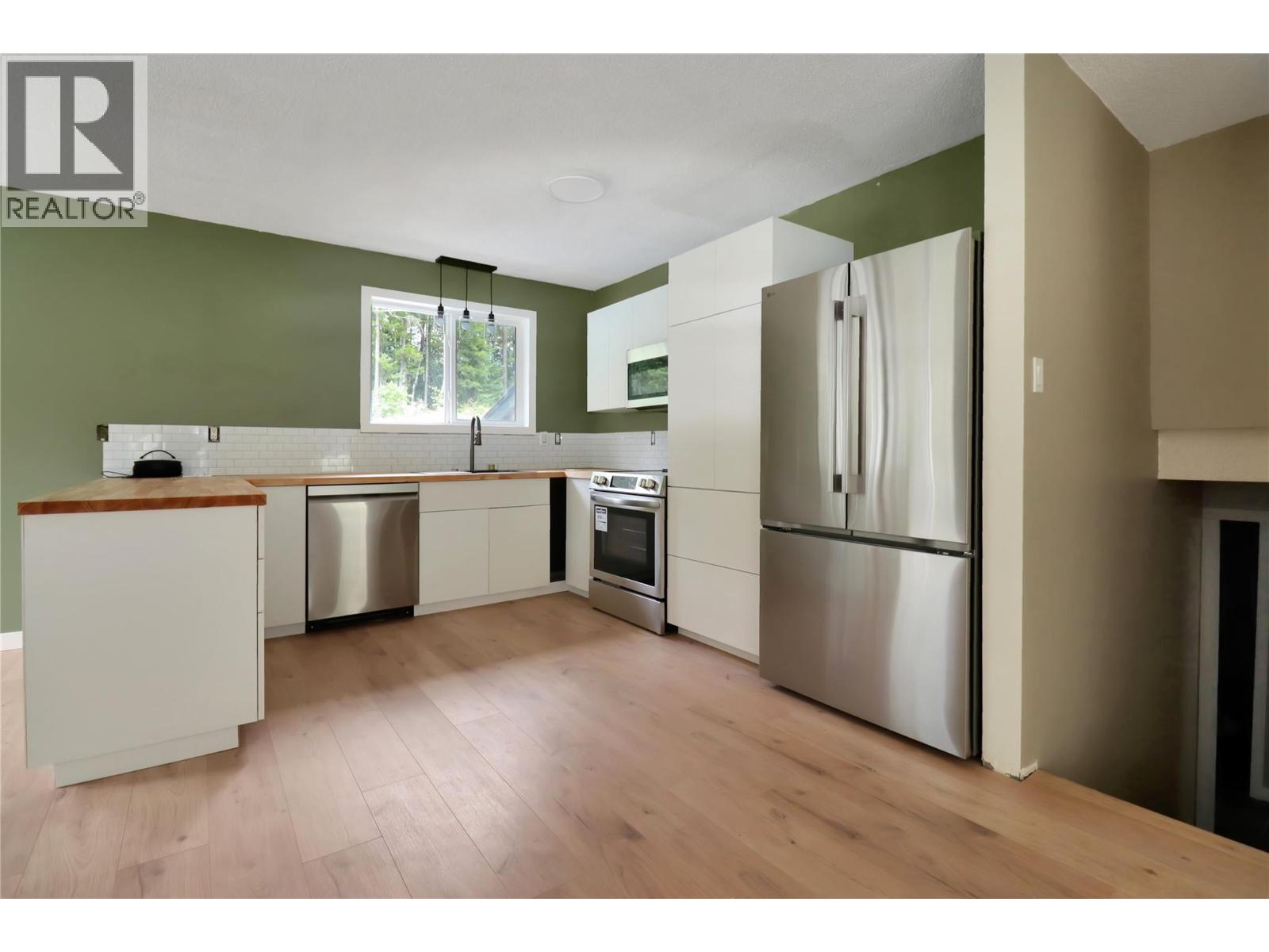 208 Schmidt Road, Clearwater, British Columbia  V0E 1N2 - Photo 6 - 10398462