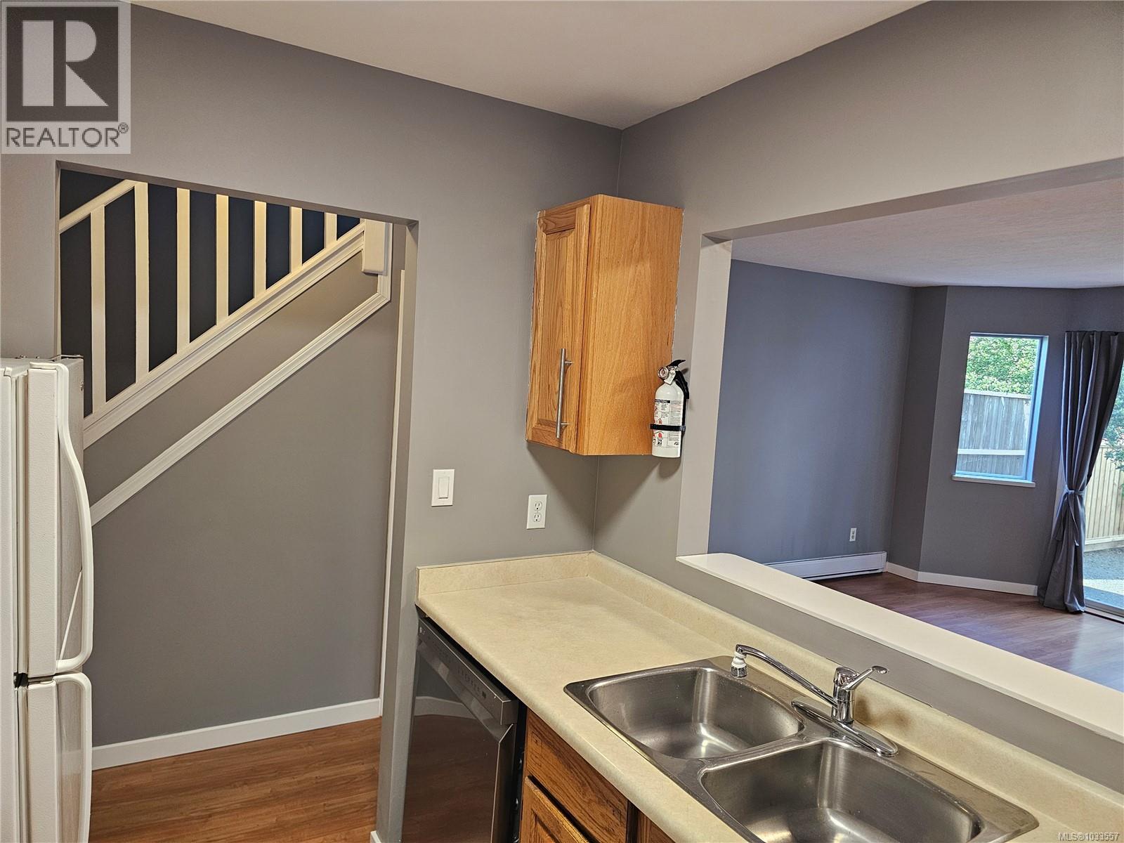 4 9923 Seventh St, Sidney, British Columbia V8L 2V8 - Photo 6 - 1033557