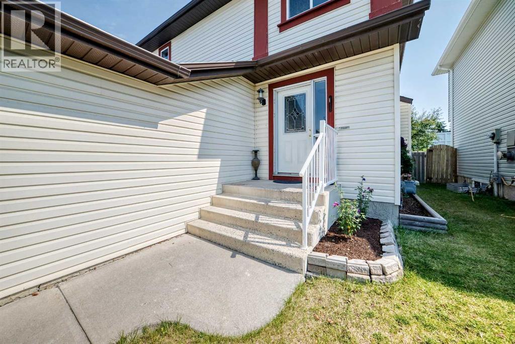 87 Citadel Peak Circle NW, Calgary, Alberta  T3G 4H6 - Photo 2 - A2332634