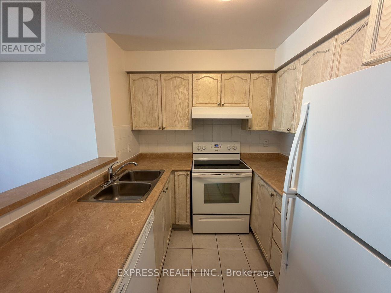 906 - 29 Pemberton Avenue, Toronto, Ontario  M2M 4L5 - Photo 2 - C13701408