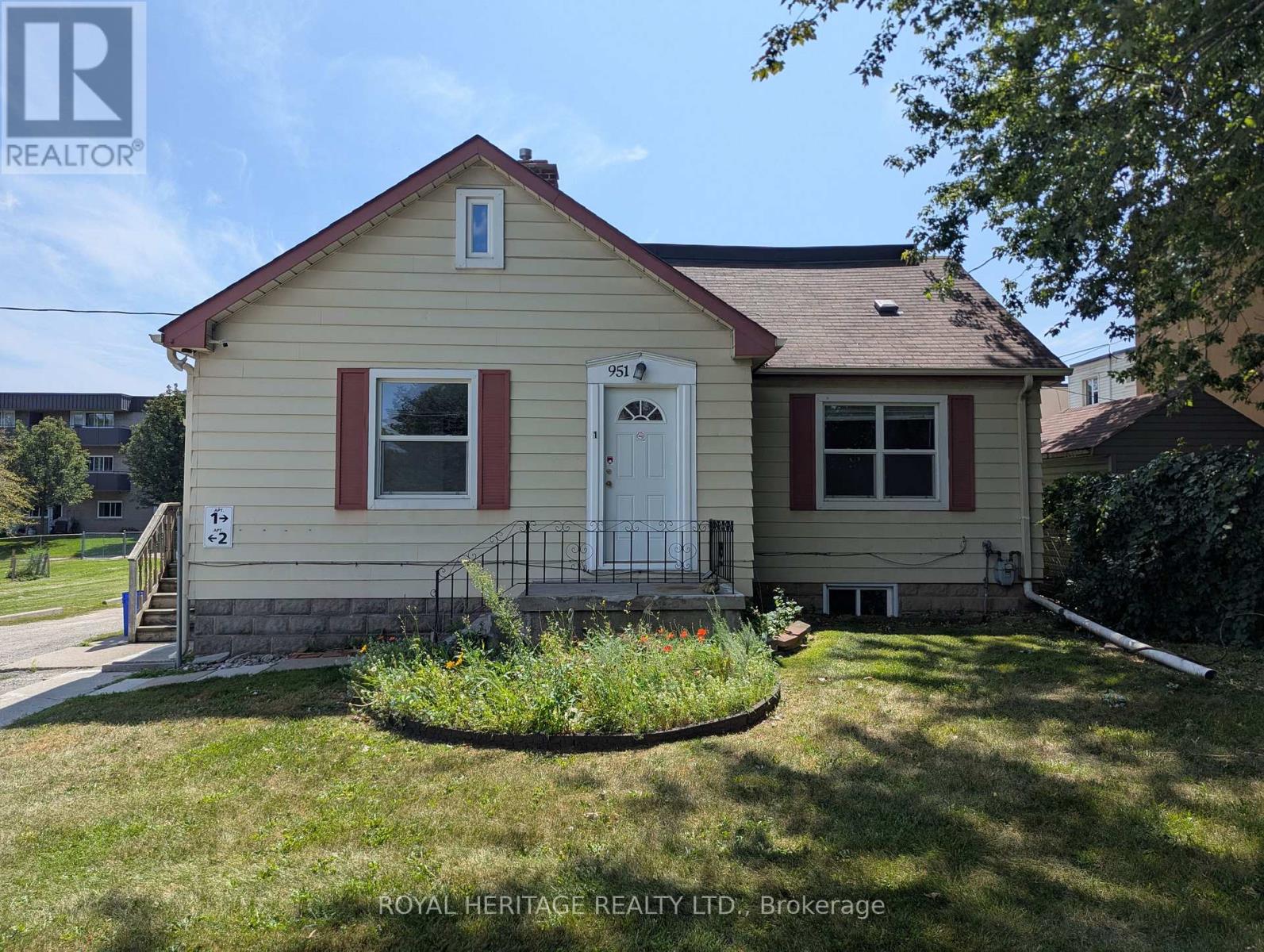 1 - 951 DUNDAS STREET E, Whitby, Ontario